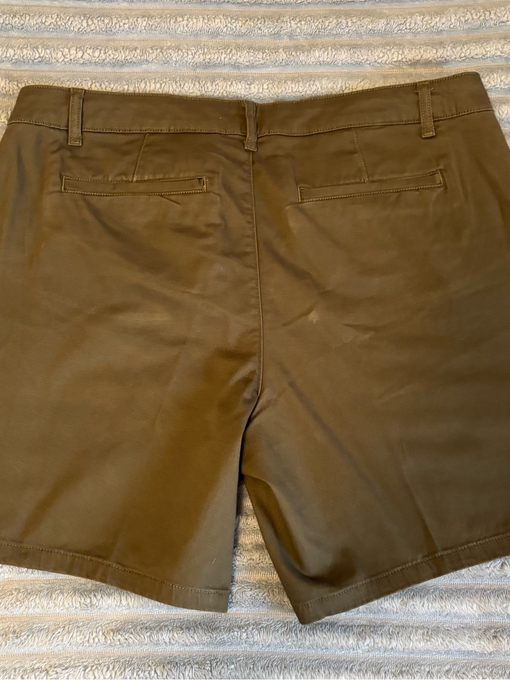 St. John’s Bay Women’s Olive Green Shorts - Picture 3 of 3
